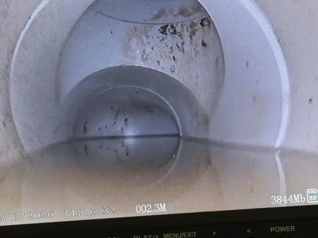 Imagem da câmera de videoinspeção dentro da tubulação